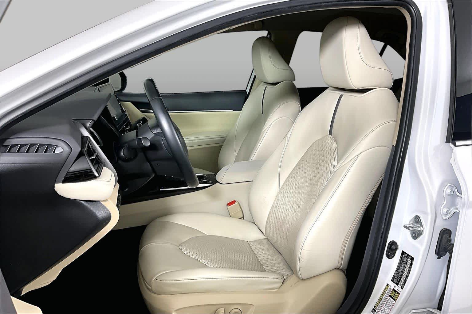 Used 2023 Wind Chill Pearl Toyota XLE image 8