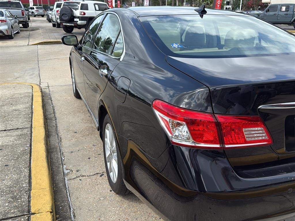 Used 2012 Obsidian Lexus  image 4