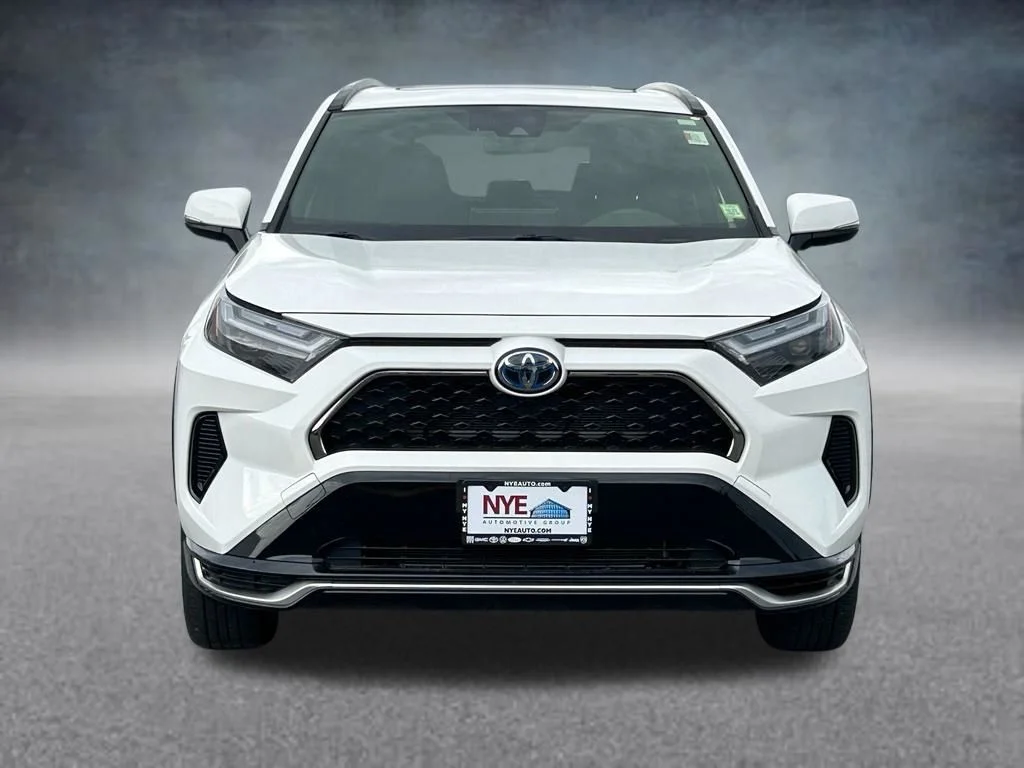 Used 2023 White Toyota SE image 9