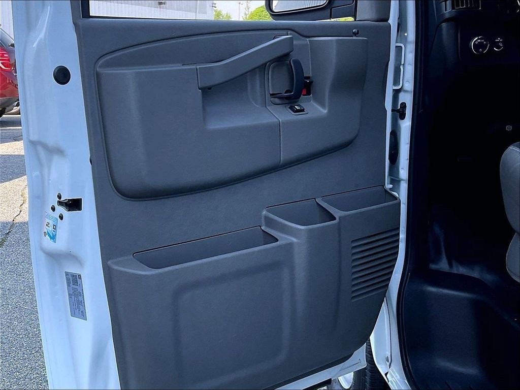 Used 2024 White GMC Work Van image 9