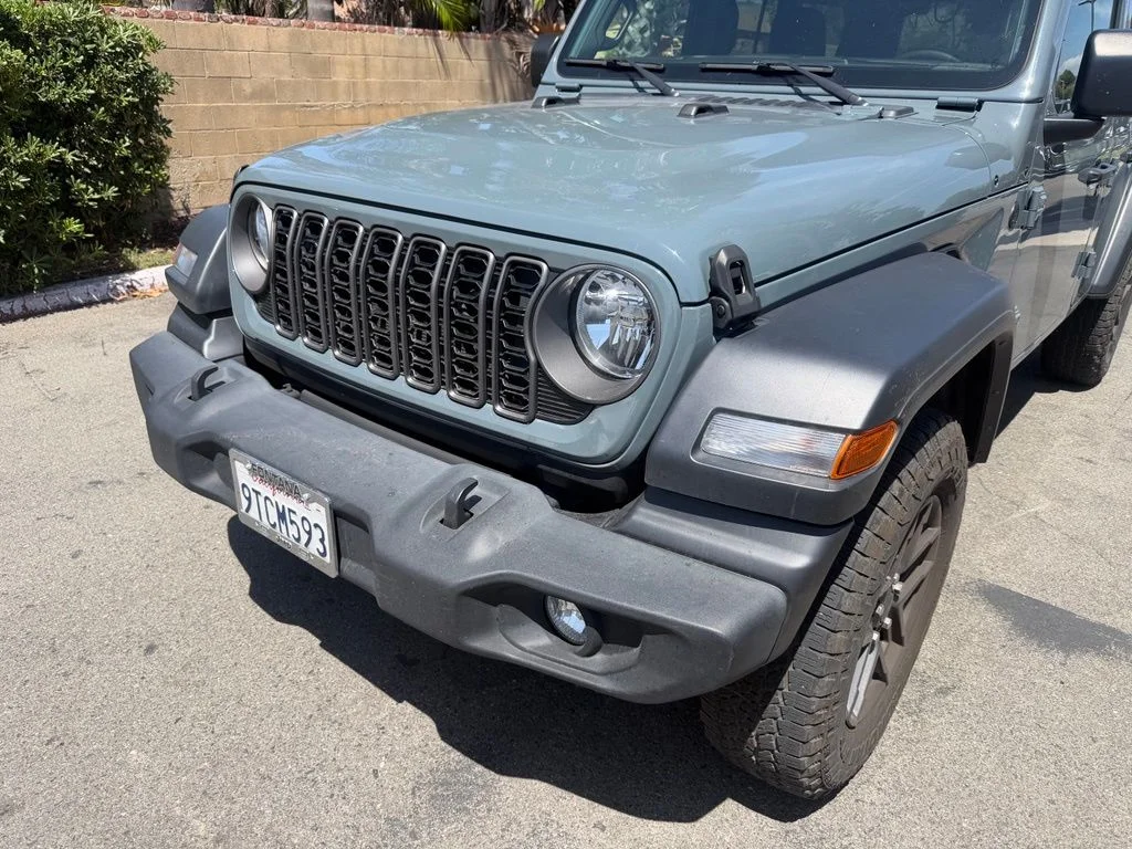 Used 2024 Gray Jeep Sport S image 4