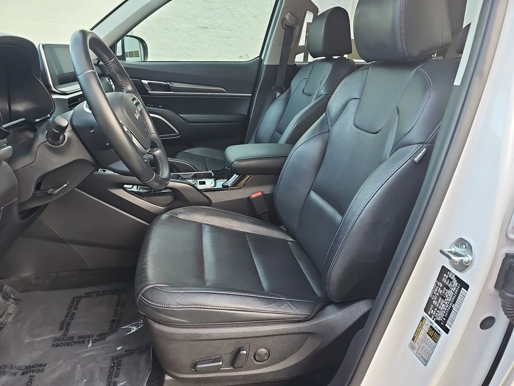 Used 2022 White Kia S image 16