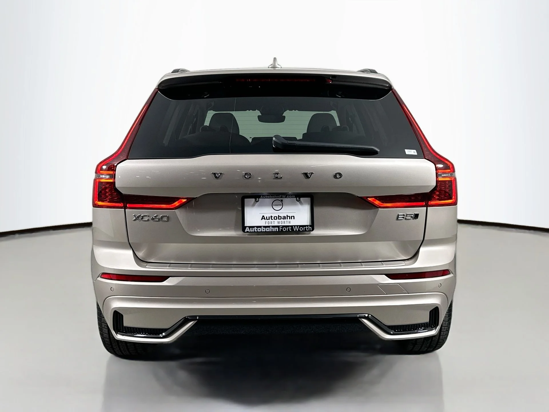 New 2026 Bright Dusk Volvo Ultra image 7