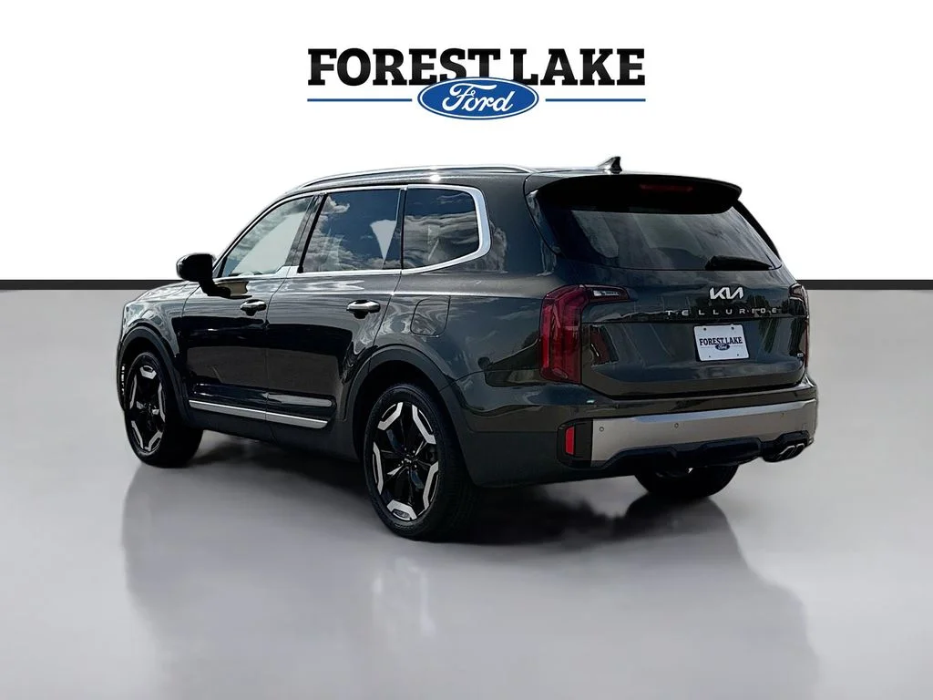 Used 2025 Dark Moss Kia S image 5