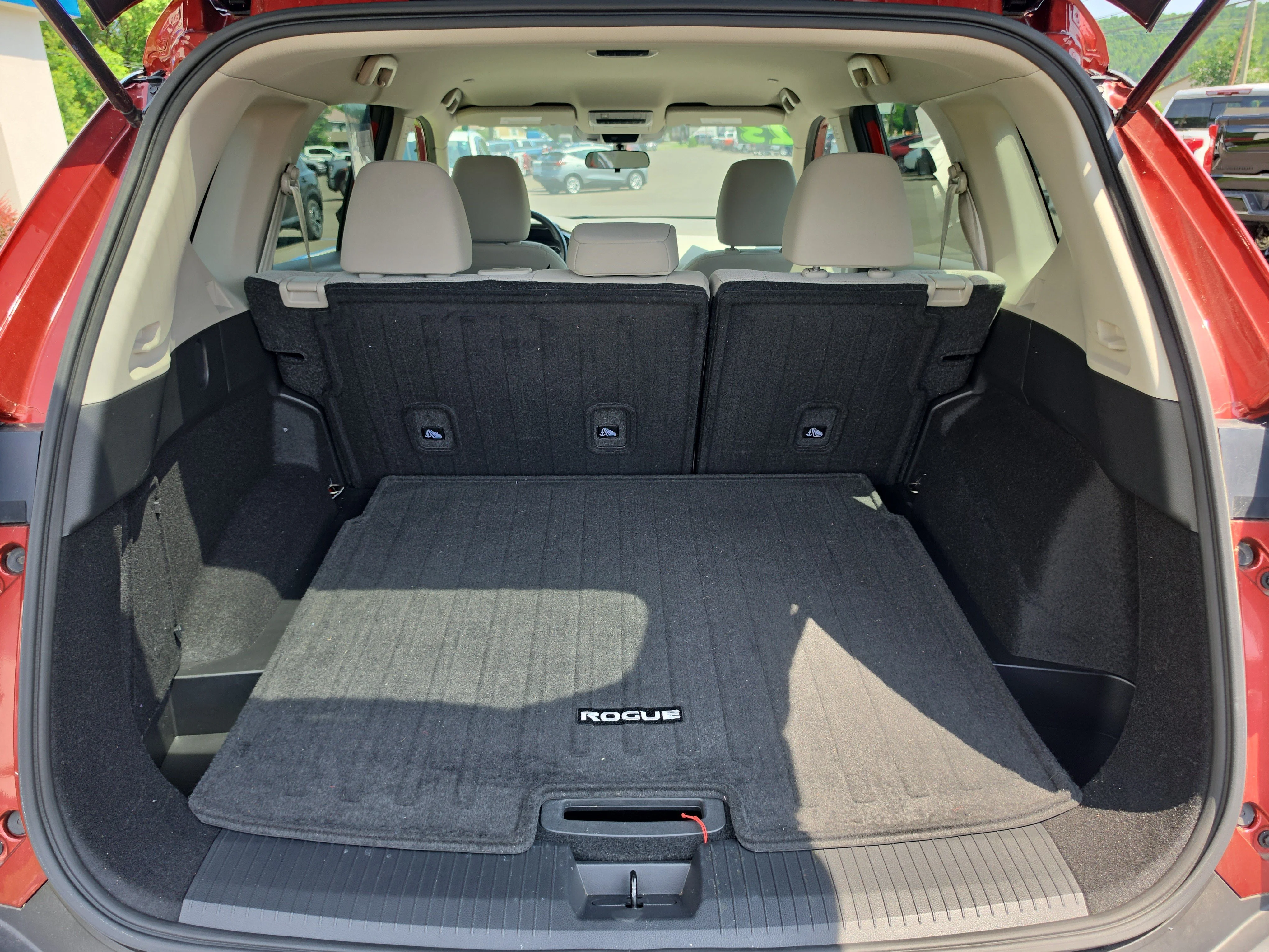 Used 2023 Scarlet Ember Tintcoat Nissan SV image 5