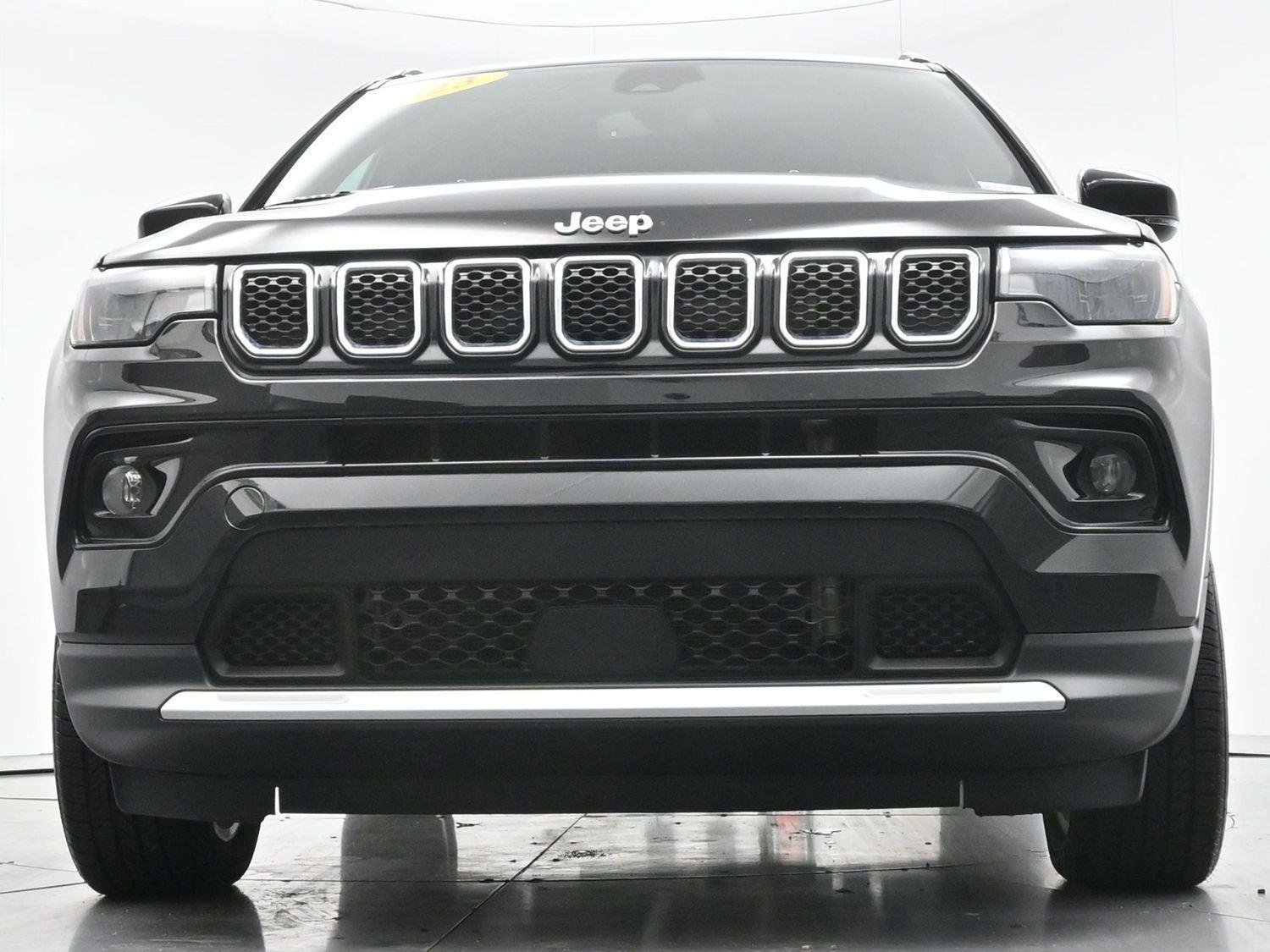 Used 2023 Diamond Black Crystal Pearlcoat Jeep Limited image 48