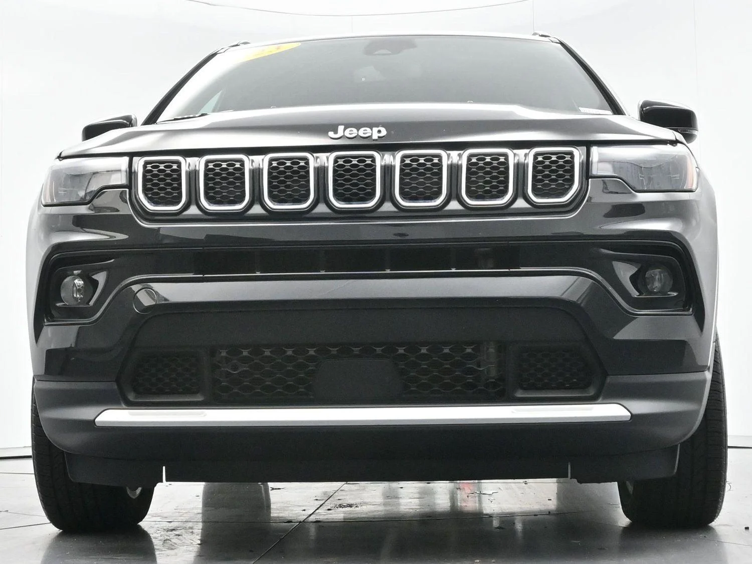Used 2023 Diamond Black Crystal Pearlcoat Jeep Limited image 48