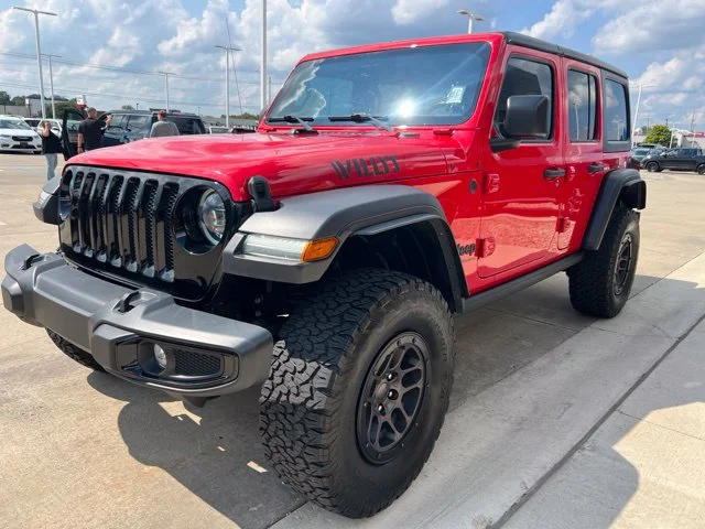 Used 2023 Red Jeep Sport S image 7