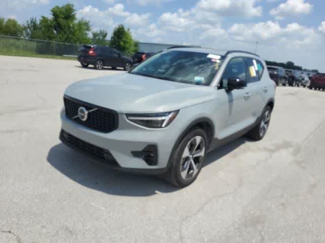 Used 2026 gy Volvo Plus image 2