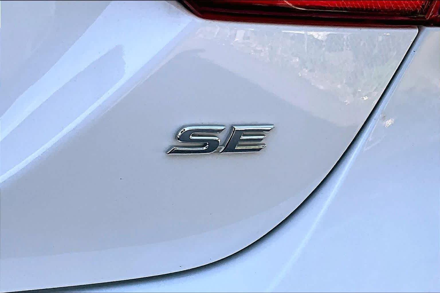 Used 2022 White Toyota SE image 10