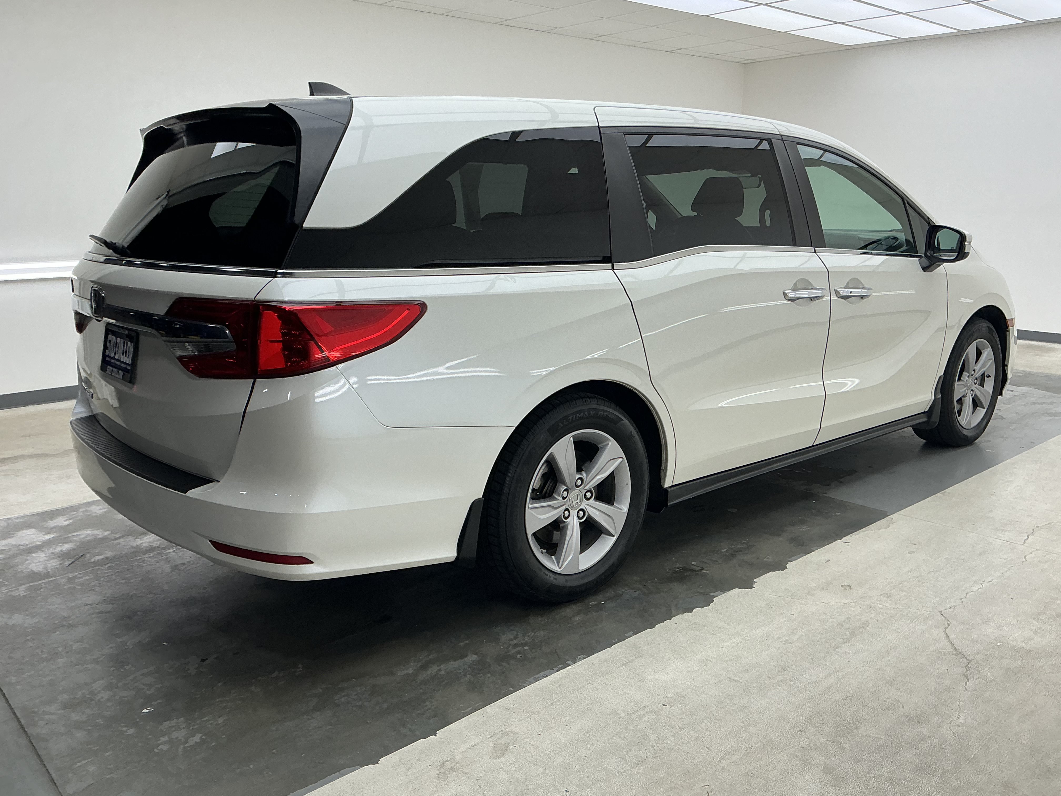 Used 2018 White Diamond Pearl Honda EX-L image 4