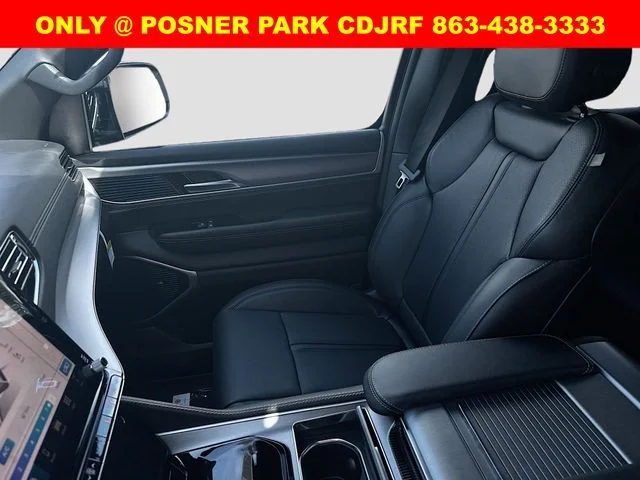 New 2026 Bright White Clear-Coat Exterior Paint Jeep Grand Wagoneer image 25