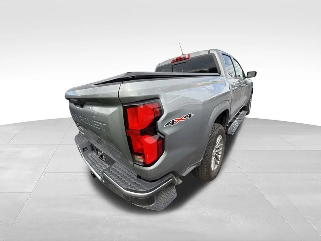 Used 2025 Gray Chevrolet LT image 3