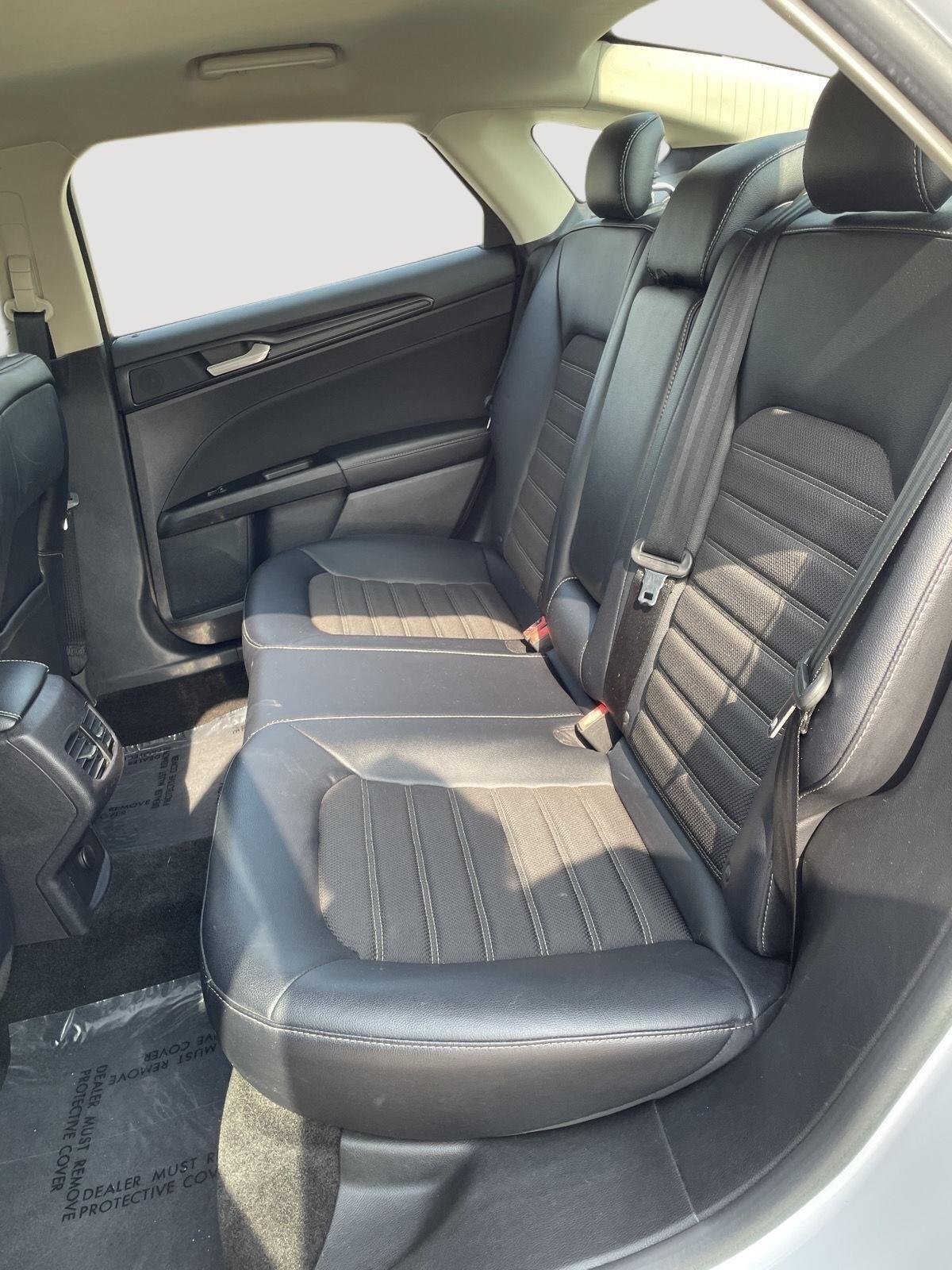 Used 2018 Oxford White Ford SE image 4