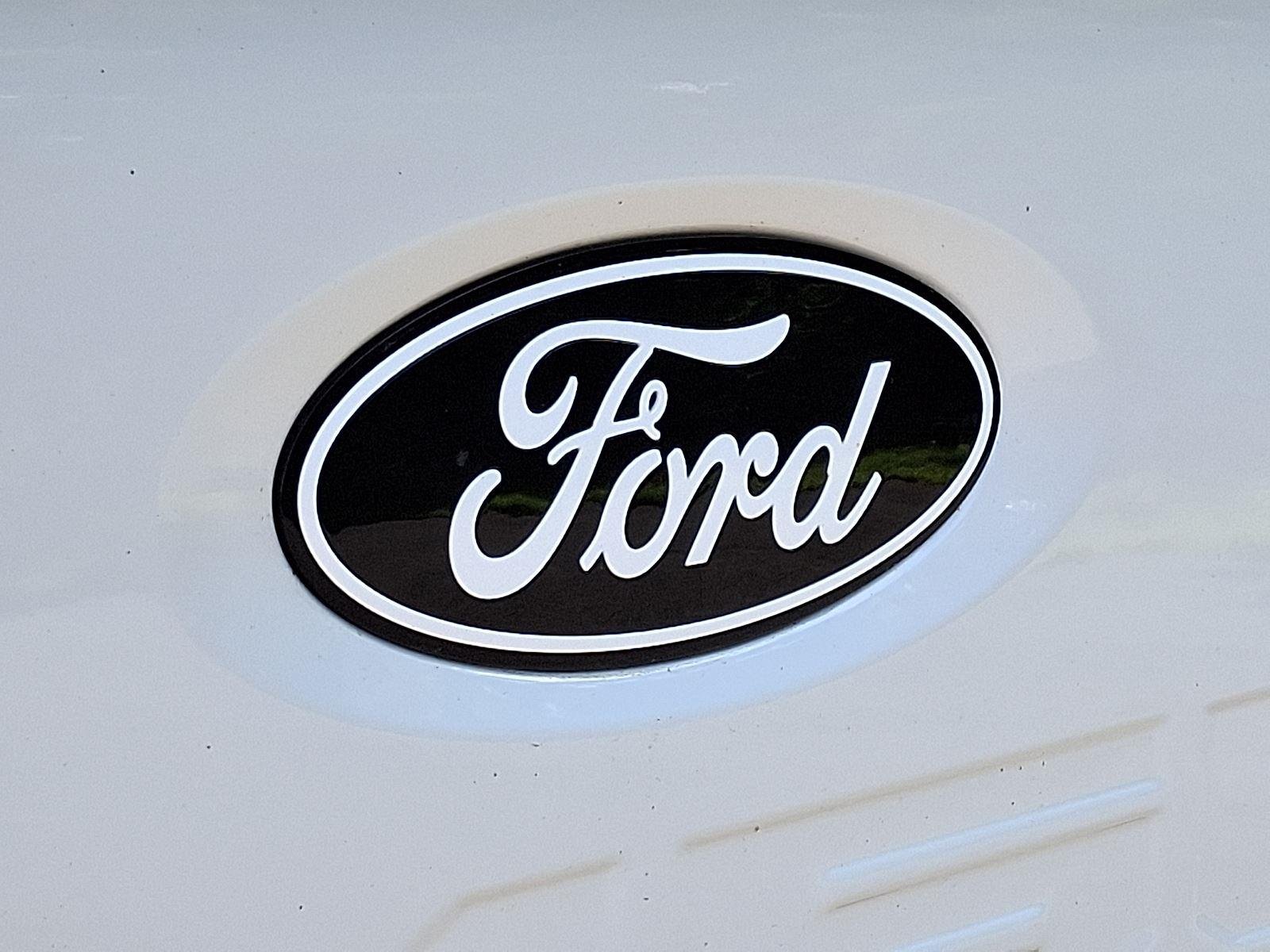 Used 2025 Star White Ford LARIAT image 28