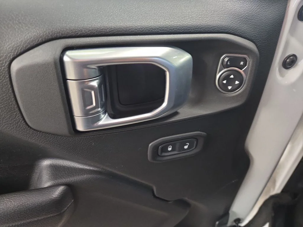 Used 2023 White Jeep Willys image 15