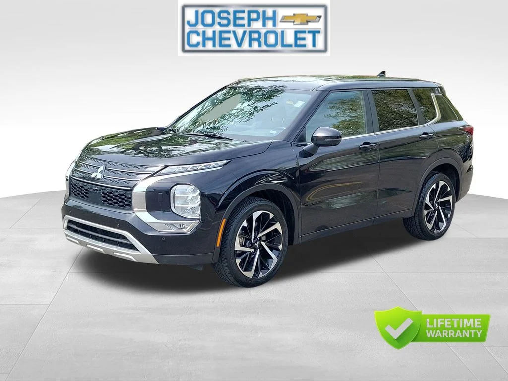 Used 2024  Mitsubishi SE image 2