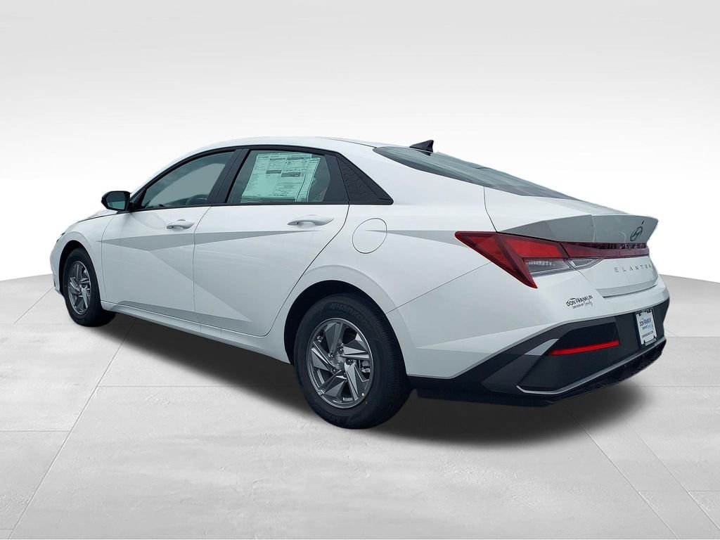 New 2026 White Hyundai SE image 3