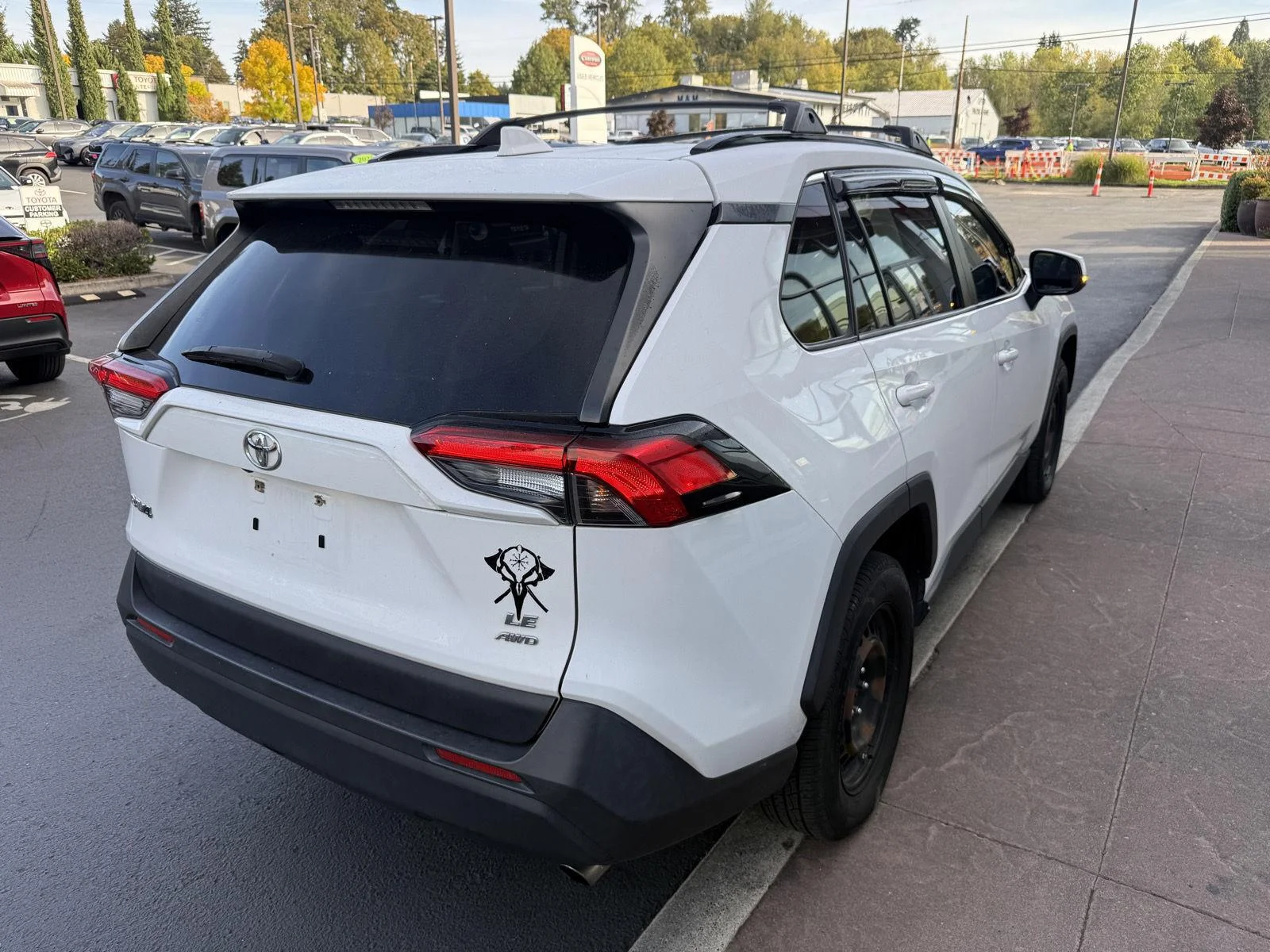 Used 2020 Super White Toyota LE image 5