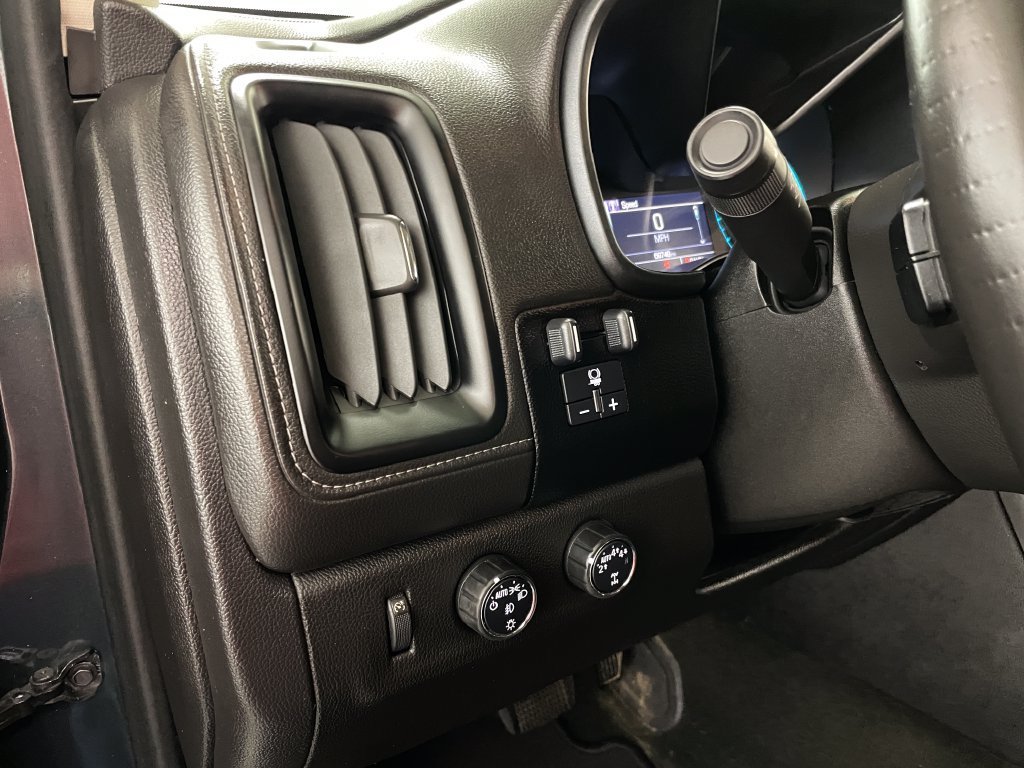 Used 2017 DARK SLATE METALLIC GMC 4WD SLT image 27