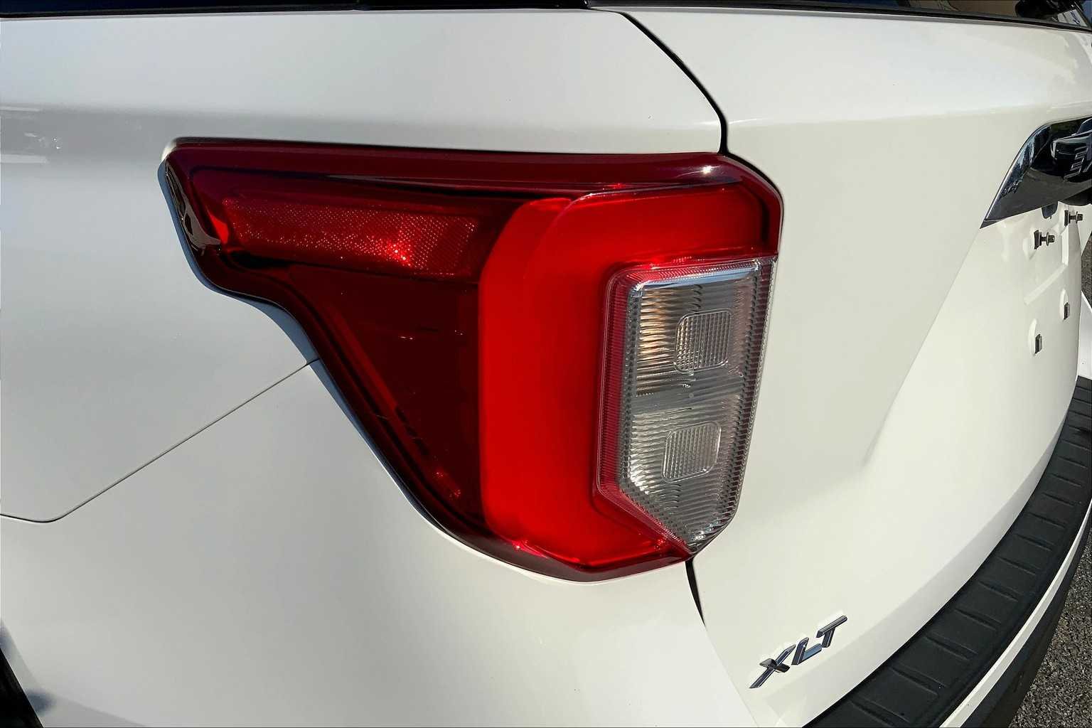 Used 2020 Oxford White Ford XLT image 26