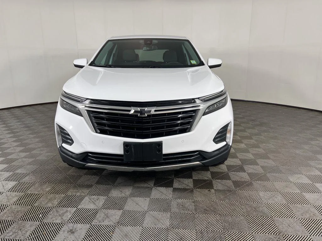 Used 2024 Summit White Chevrolet LT image 3