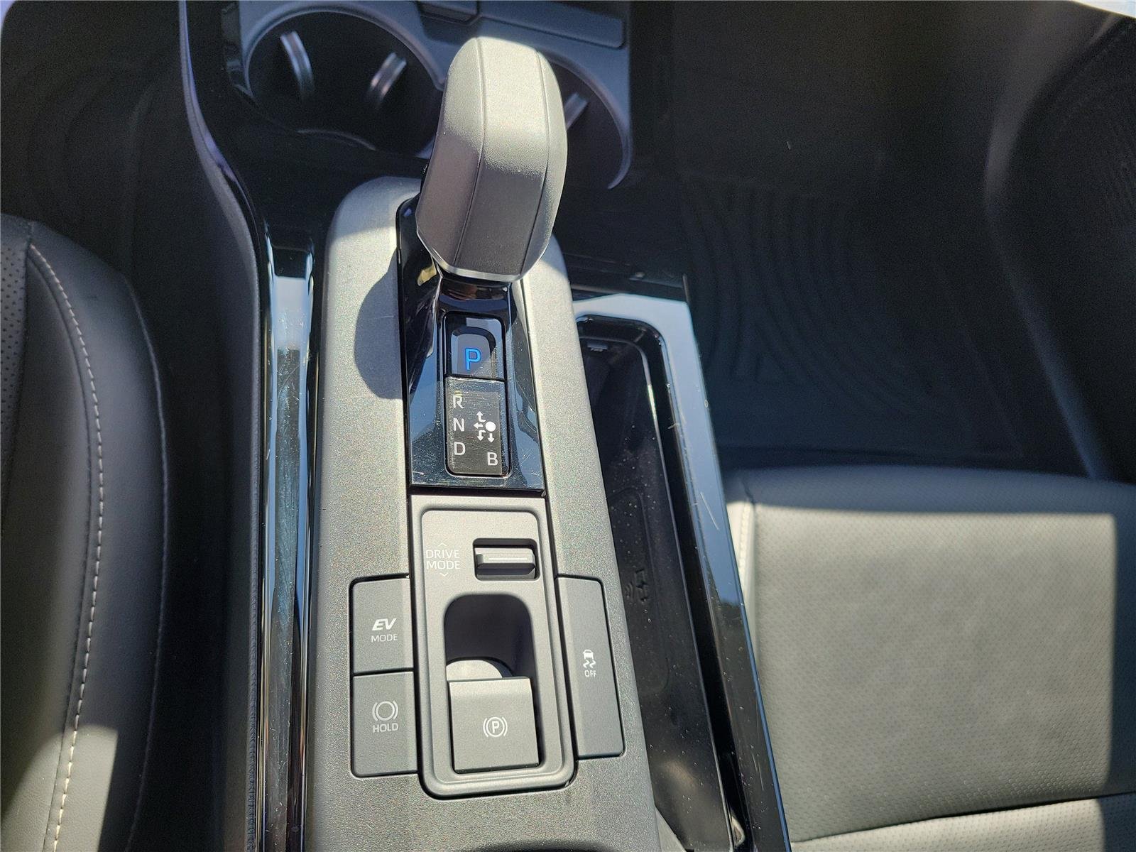 Used 2025 Guardian Gray Toyota Limited image 34