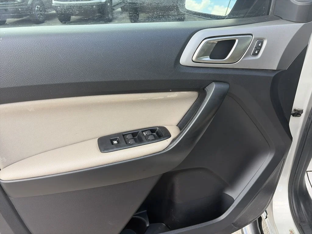 Used 2019 Silver Ford XLT image 18