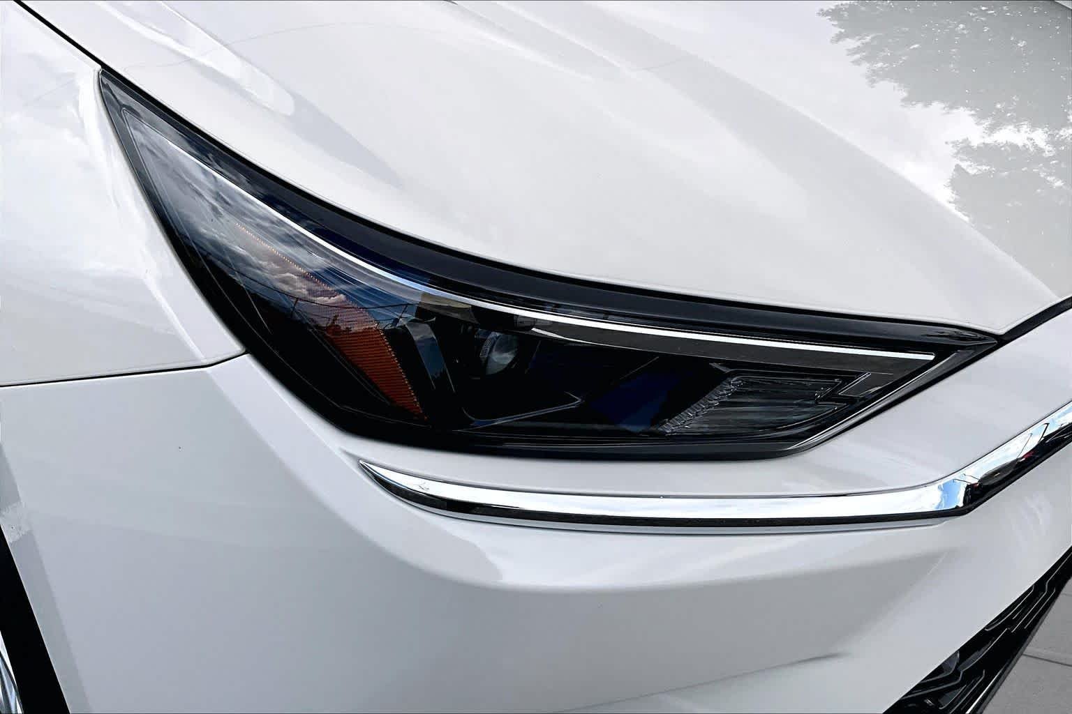 Used 2024 Coastal Cream Toyota XLE image 24
