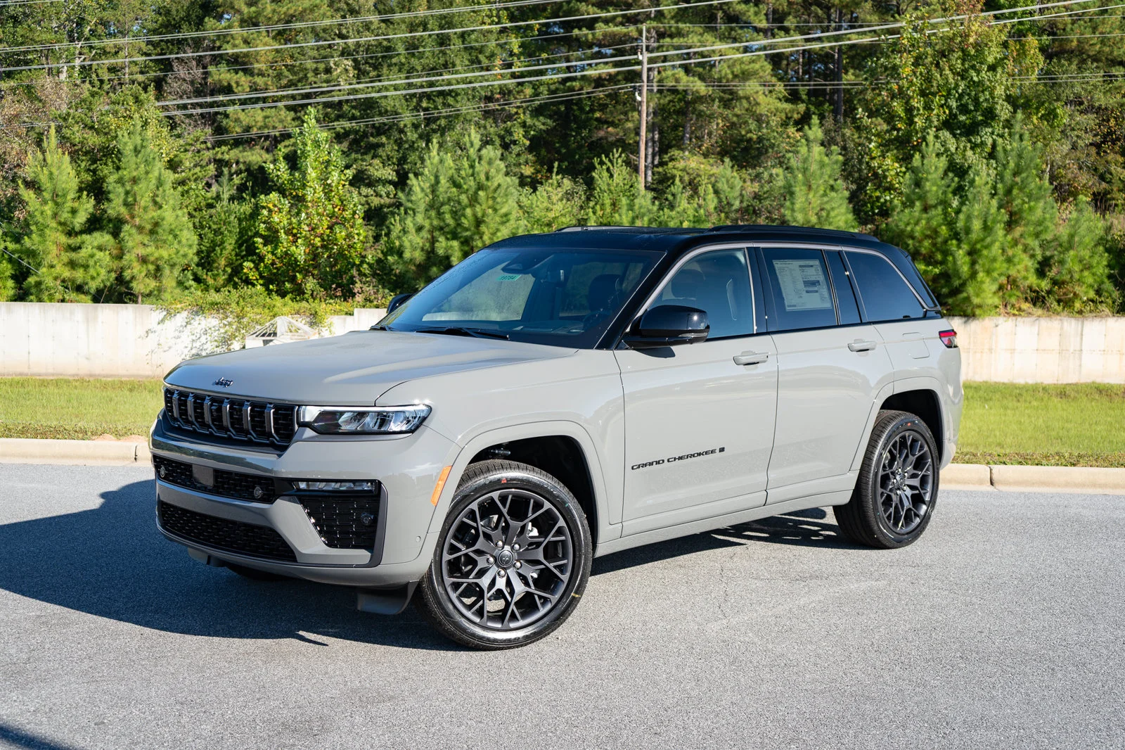 New 2027 Sting-Gray Clear-Coat Paint Jeep Summit image 4