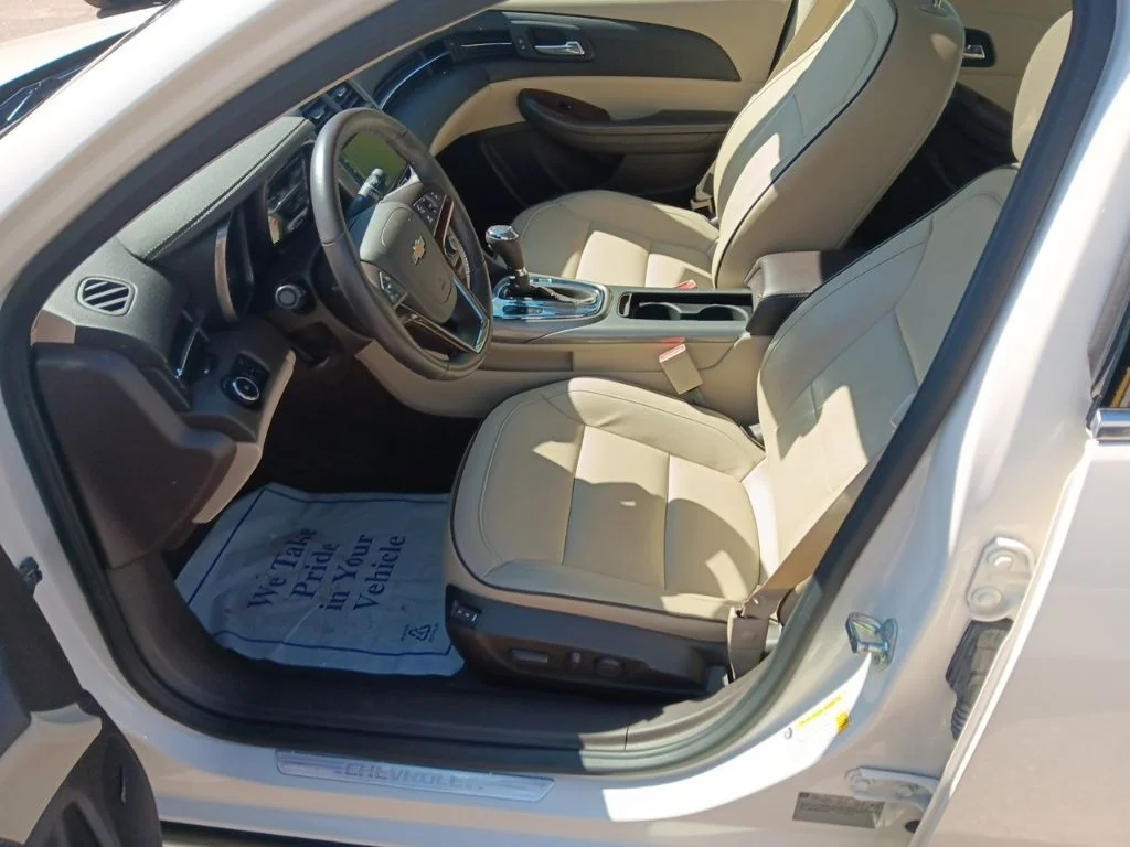Used 2013 White Diamond Tricoat Chevrolet LTZ image 13