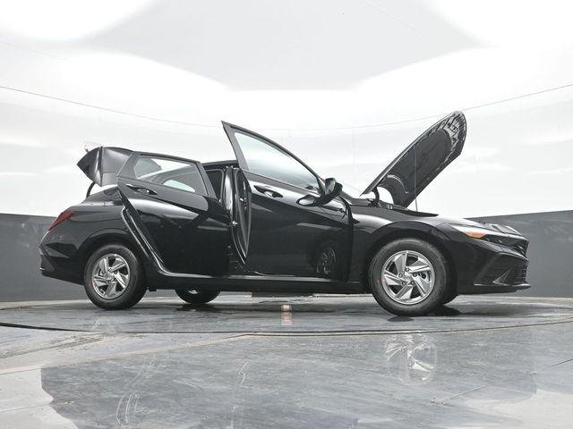 New 2026 Black Hyundai SE image 31