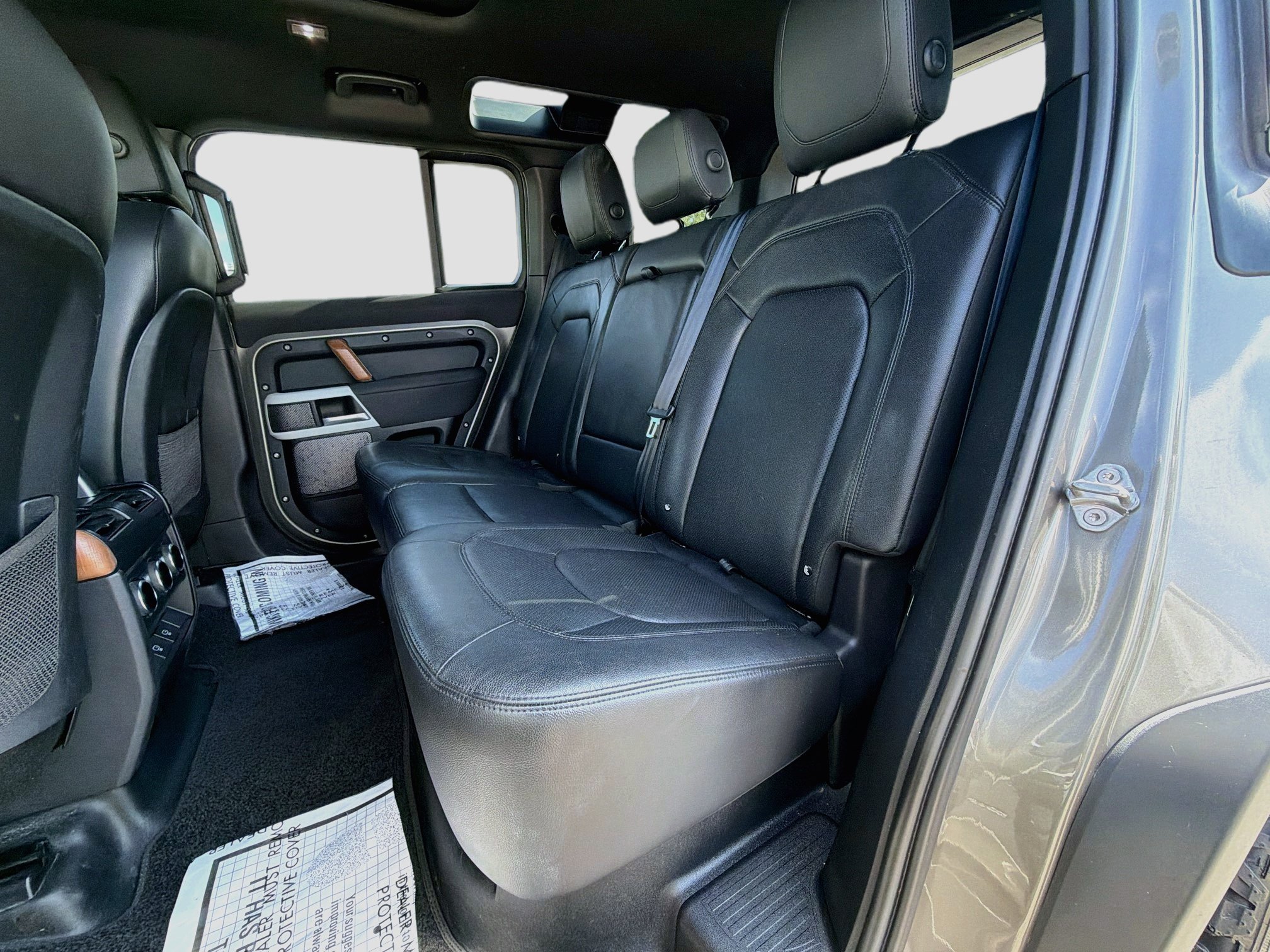 Used 2023 Silicon Silver Premium Metallic Land Rover SE image 21