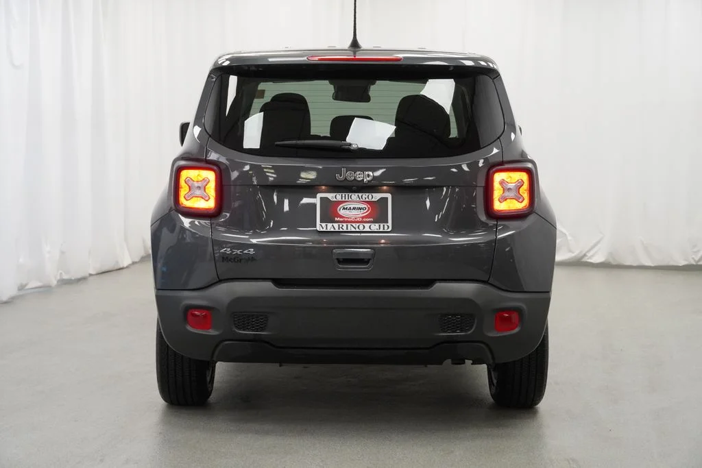 Used 2023 Gray Jeep Latitude image 10