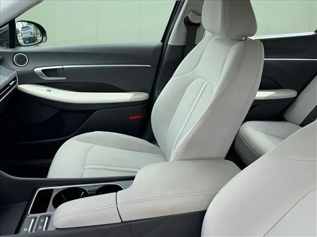 Used 2024 Blue Hyundai SEL image 9