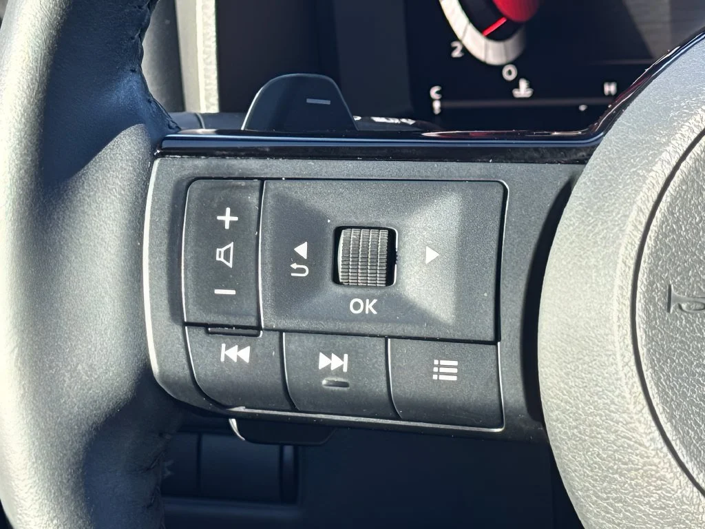 Used 2023 Gray Nissan Platinum image 17