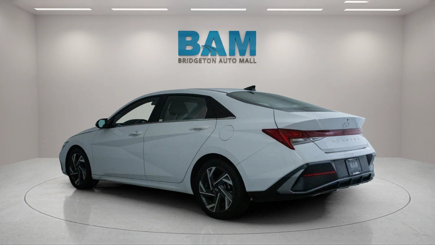 Used 2025 White Hyundai SEL Convenience image 5