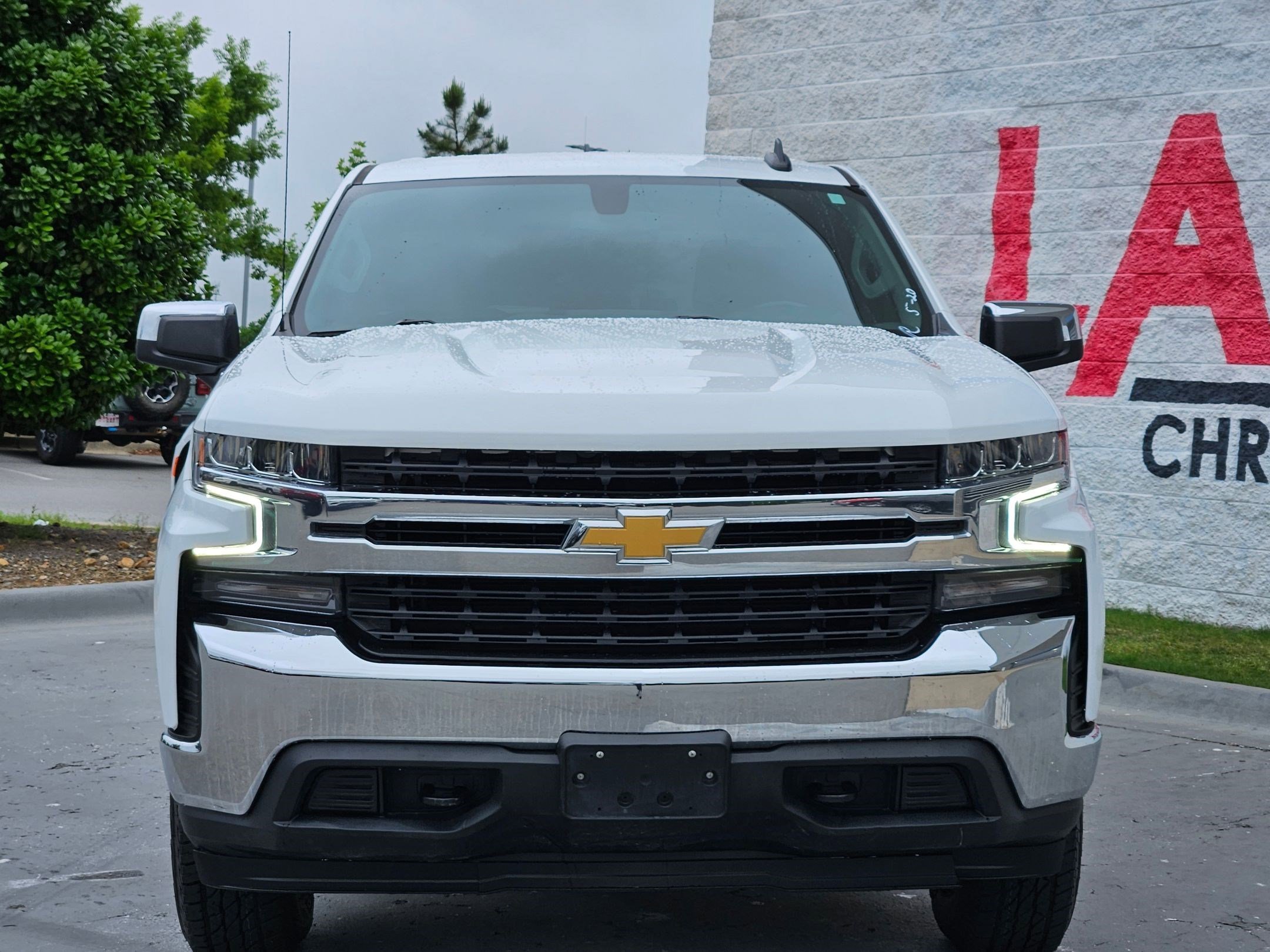 Used 2021 Chevrolet Silverado 1500 LT with VIN 1GCUYDED0MZ377670 for sale in Little Rock