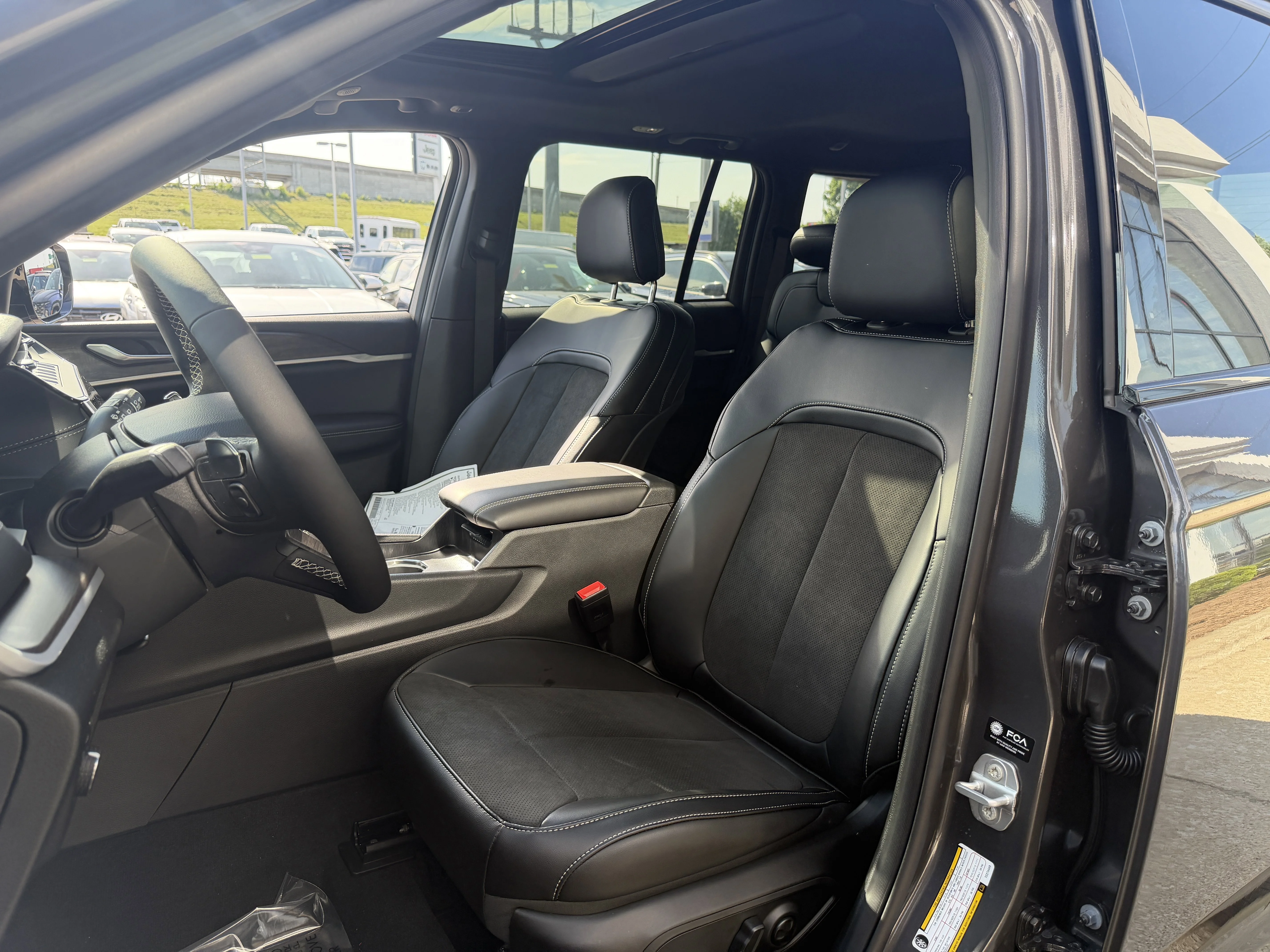 New 2026 Baltic Gray Metallic Clear-Coat Exterior Paint Jeep Altitude image 30