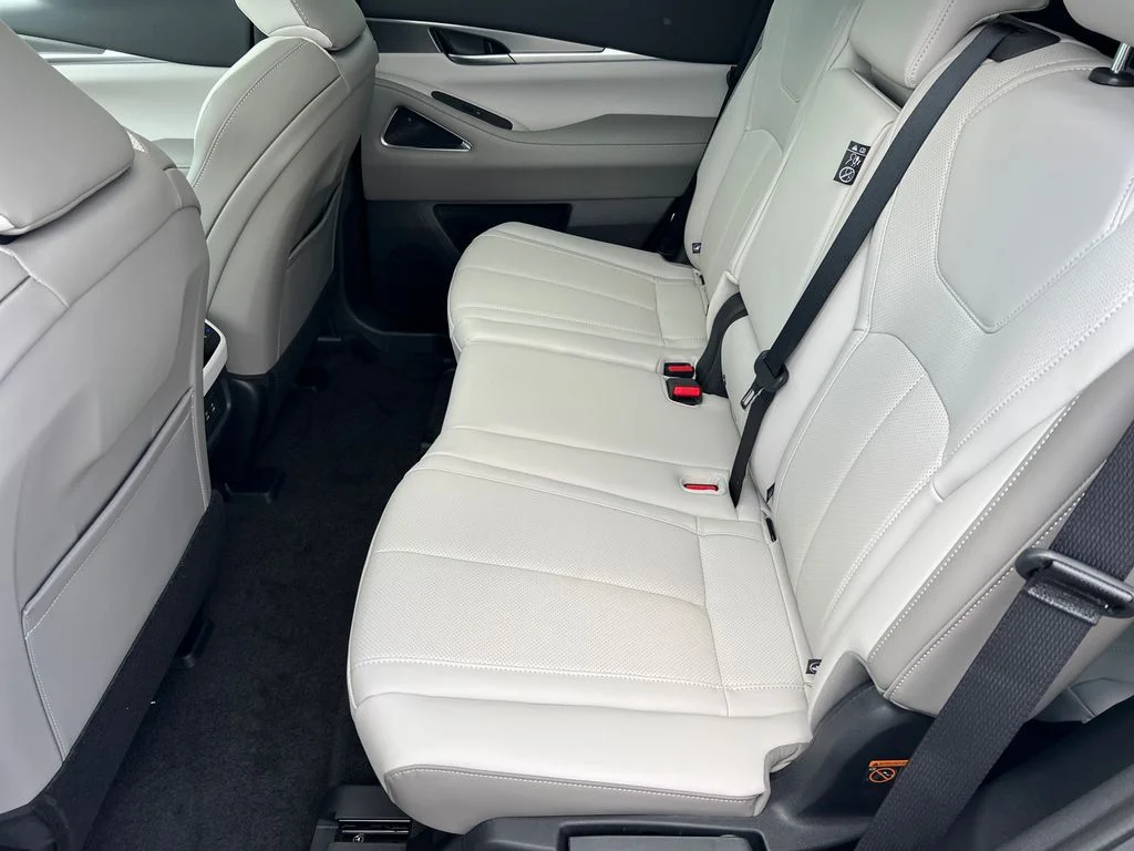 New 2027 RADIANT WHITE INFINITI Luxe FWD image 26