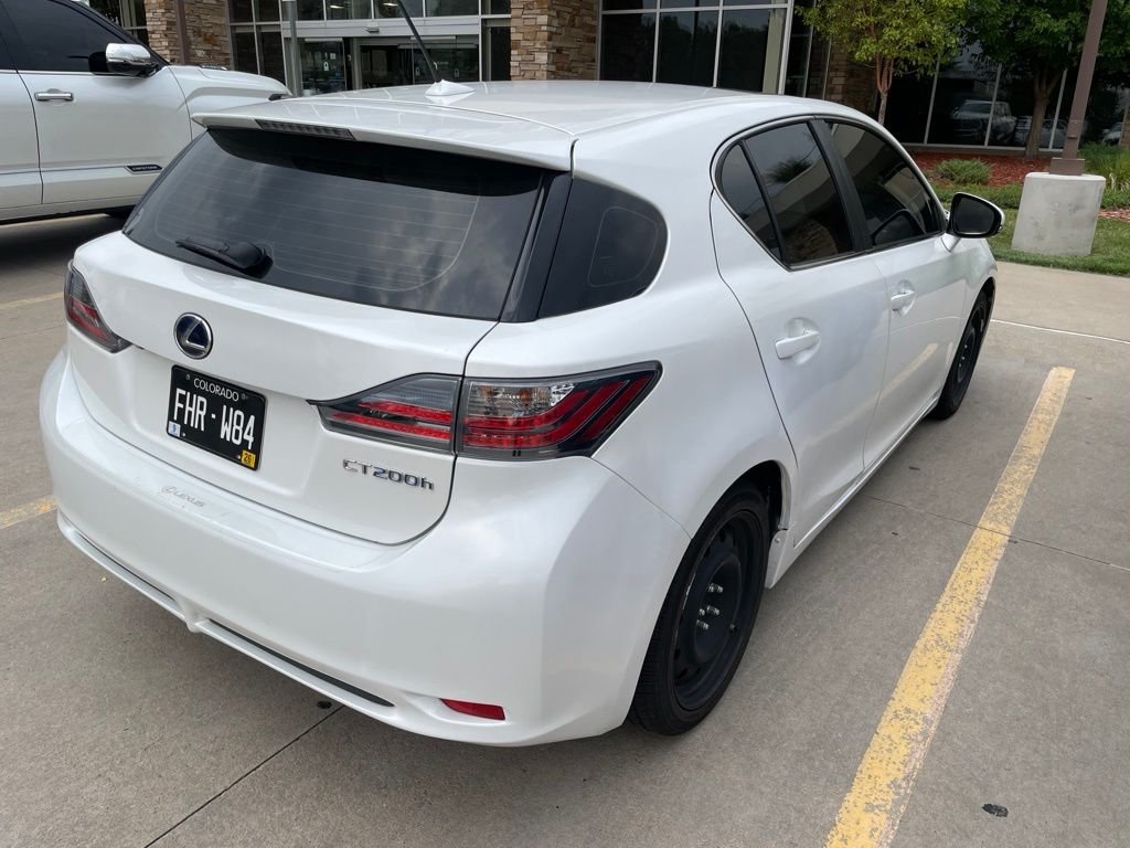 Used 2011 White Lexus 200h Premium image 4