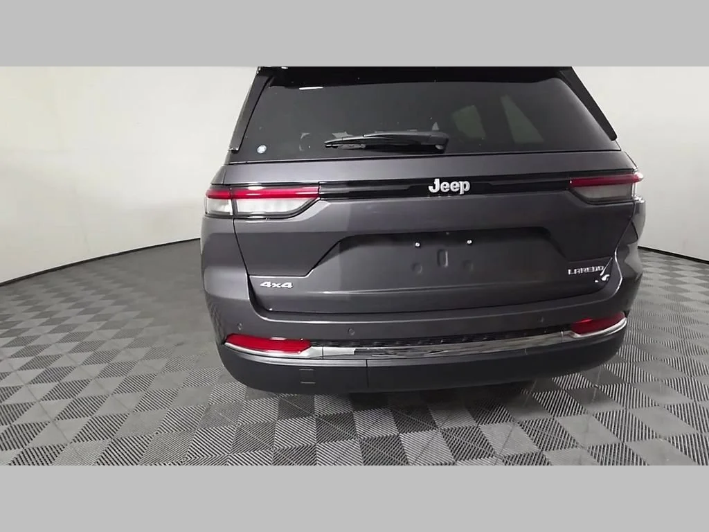 New 2026 Baltic Gray Metallic Clear-Coat Exterior Paint Jeep Laredo image 34