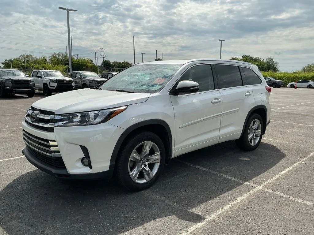 Used 2017 Blizzard Pearl Toyota Limited image 2