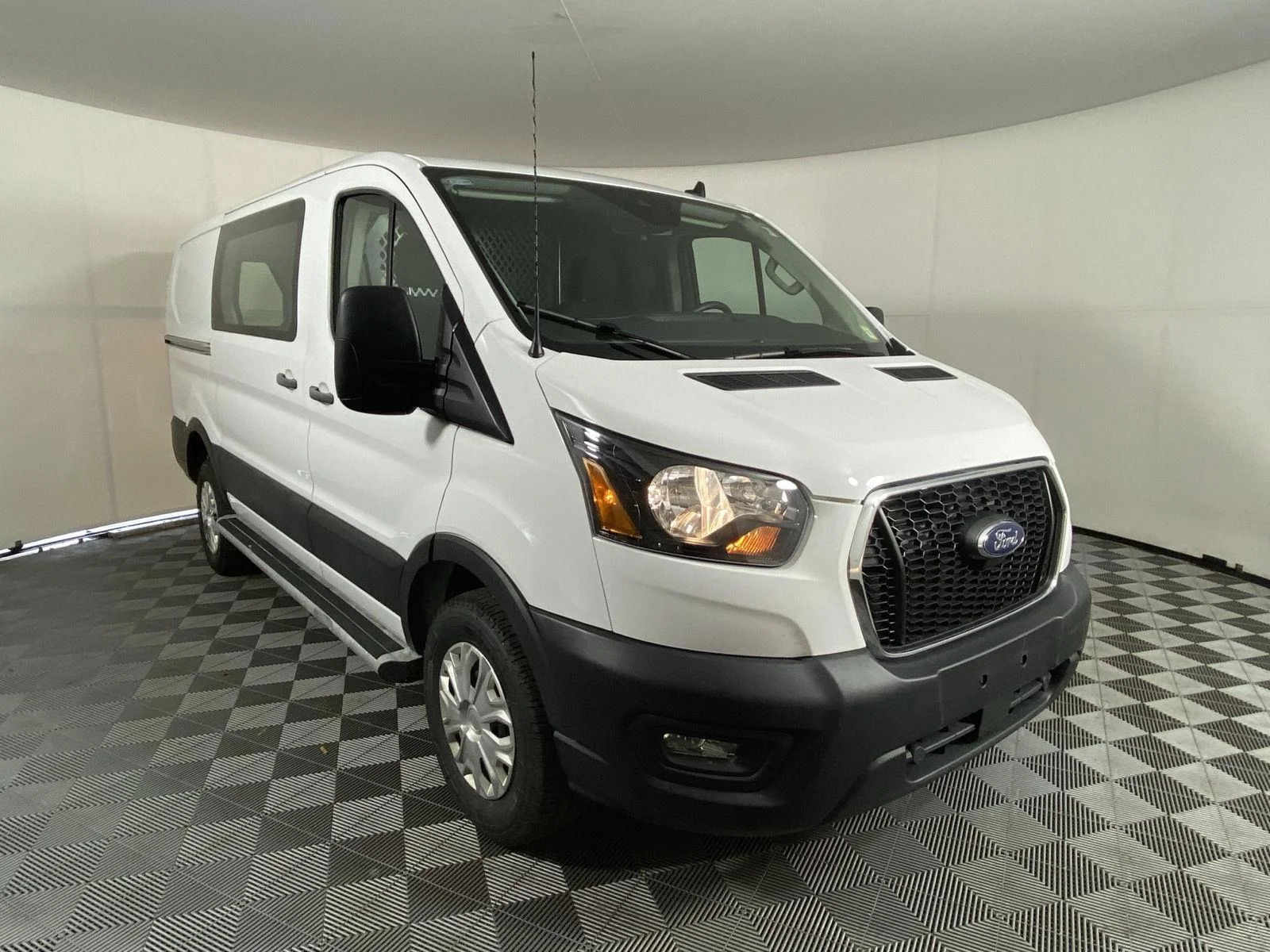 Used 2025 Oxford White Ford Base image 12