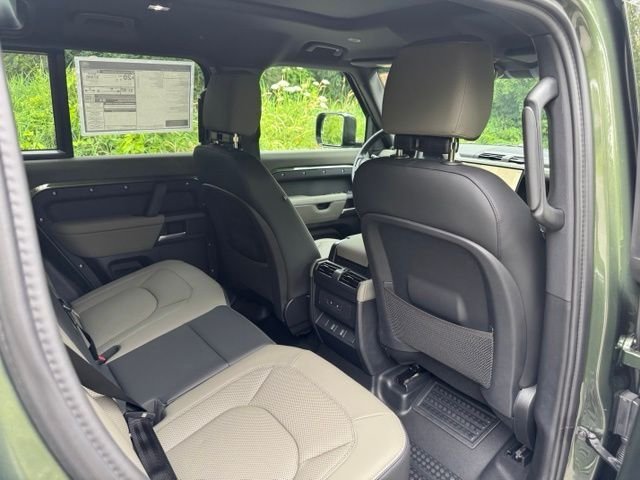 New 2026 Woolstone Green LAND ROVER X-Dynamic SE image 16