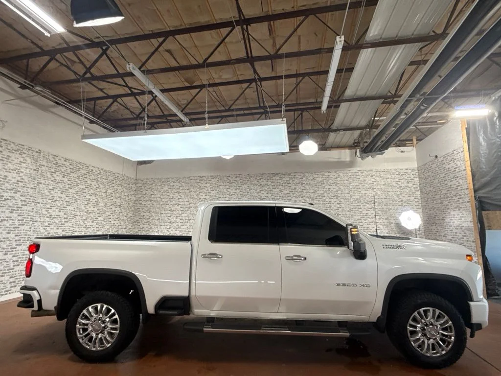 Used 2020 Iridescent Pearl Tricoat Chevrolet High Country image 8