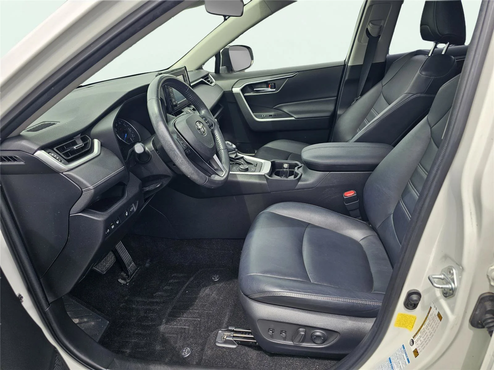 Used 2021  Toyota Hybrid LE image 18
