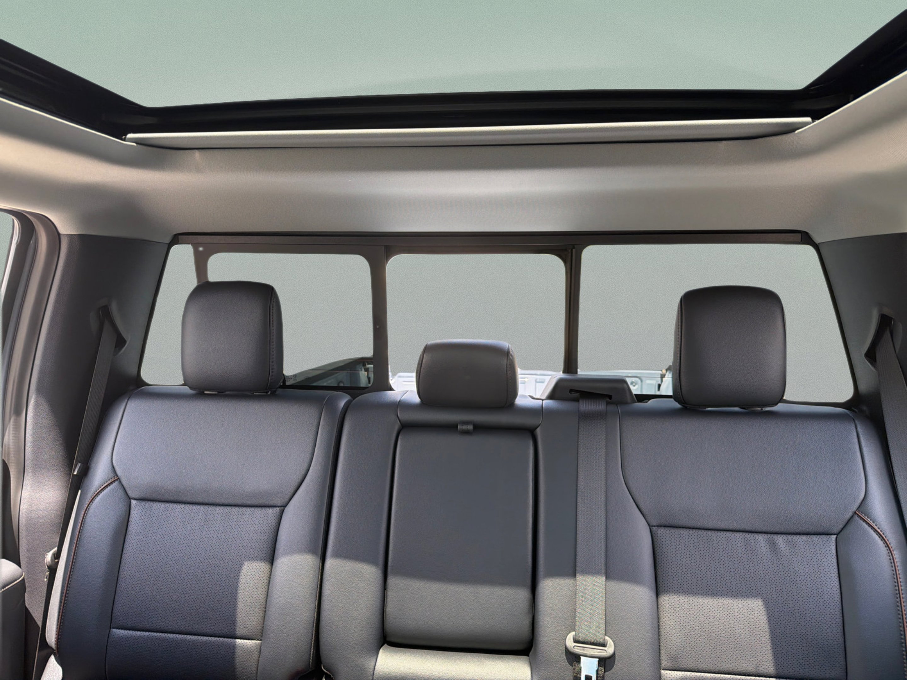 New 2026 Glacier Gray Metallic Tri-Coat Ford F-250® Lariat® image 34