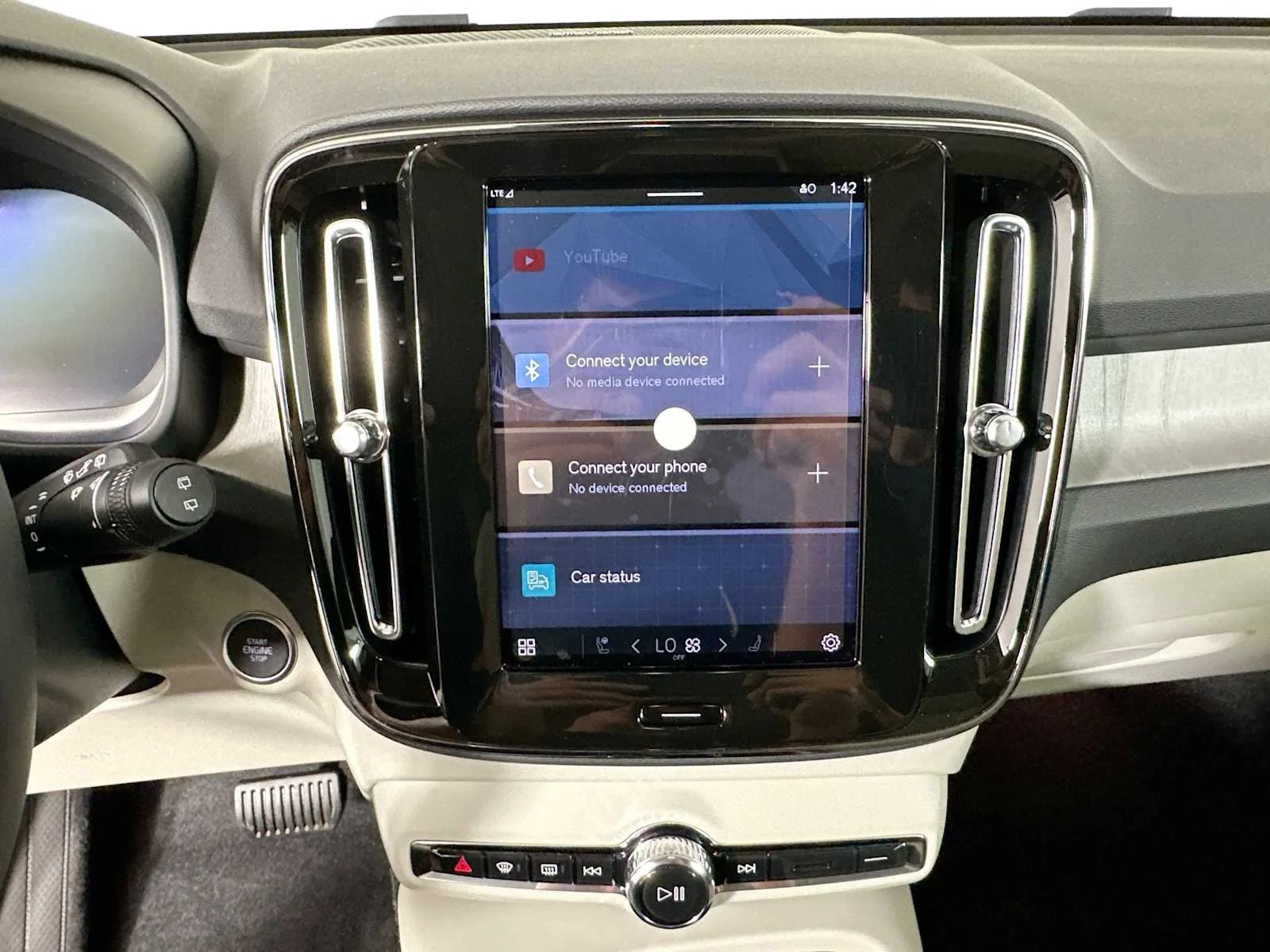 2025 Volvo XC40 Ultra - Photo 13