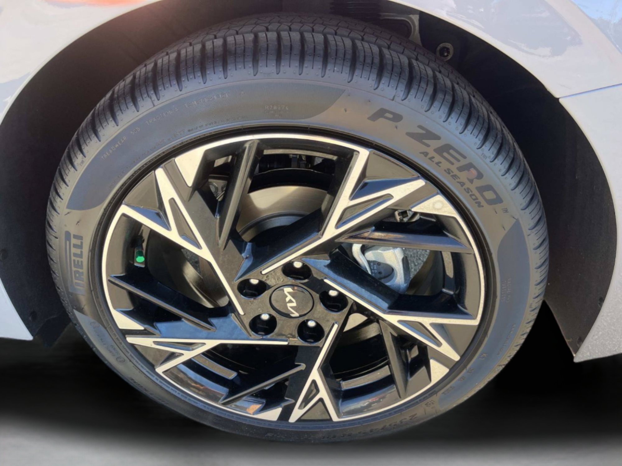 New 2026 Wolf Gray Kia GT-Line image 33